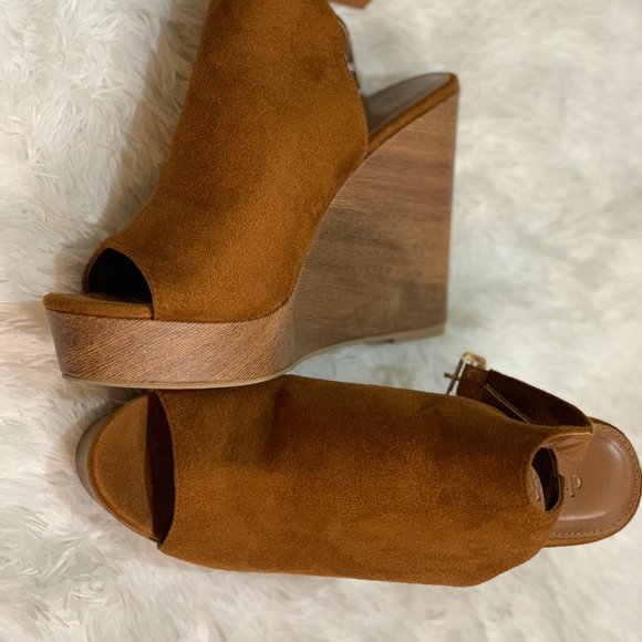 Charlotte Russe Brown Wedge - Picture 2 of 2